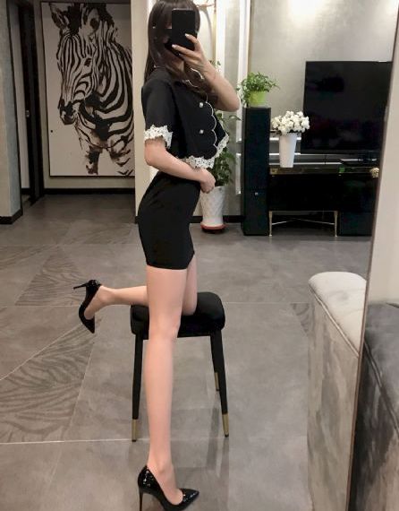 少妇脱了内裤让我添