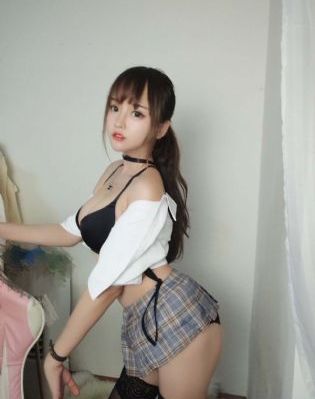 双腿间已经湿成一片