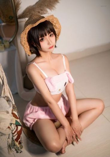 树洞里的熊先生冬眠中