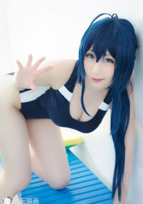 厨房掀起老师裙子挺进去视频