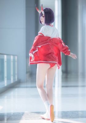 女人脱了内裤趴开腿让男躁动态图